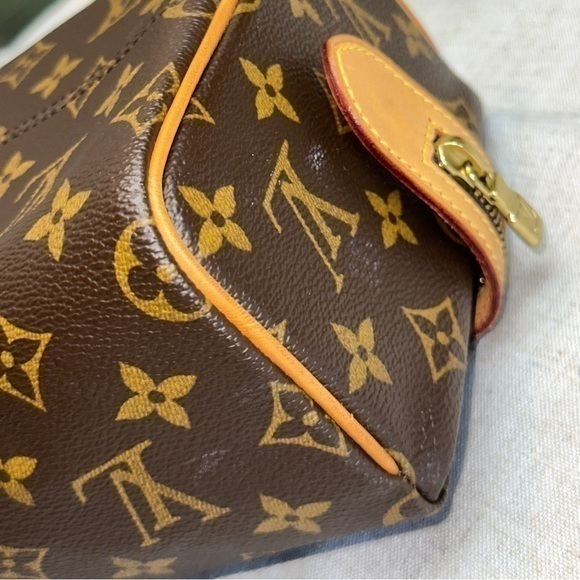 AUTHENTIC Louis Vuitton Dopp Kit. EXCELLENT condition. - Picture 13 of 16